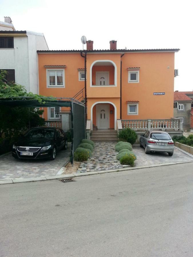 Apartmani Bulajic Krk Town Exterior foto